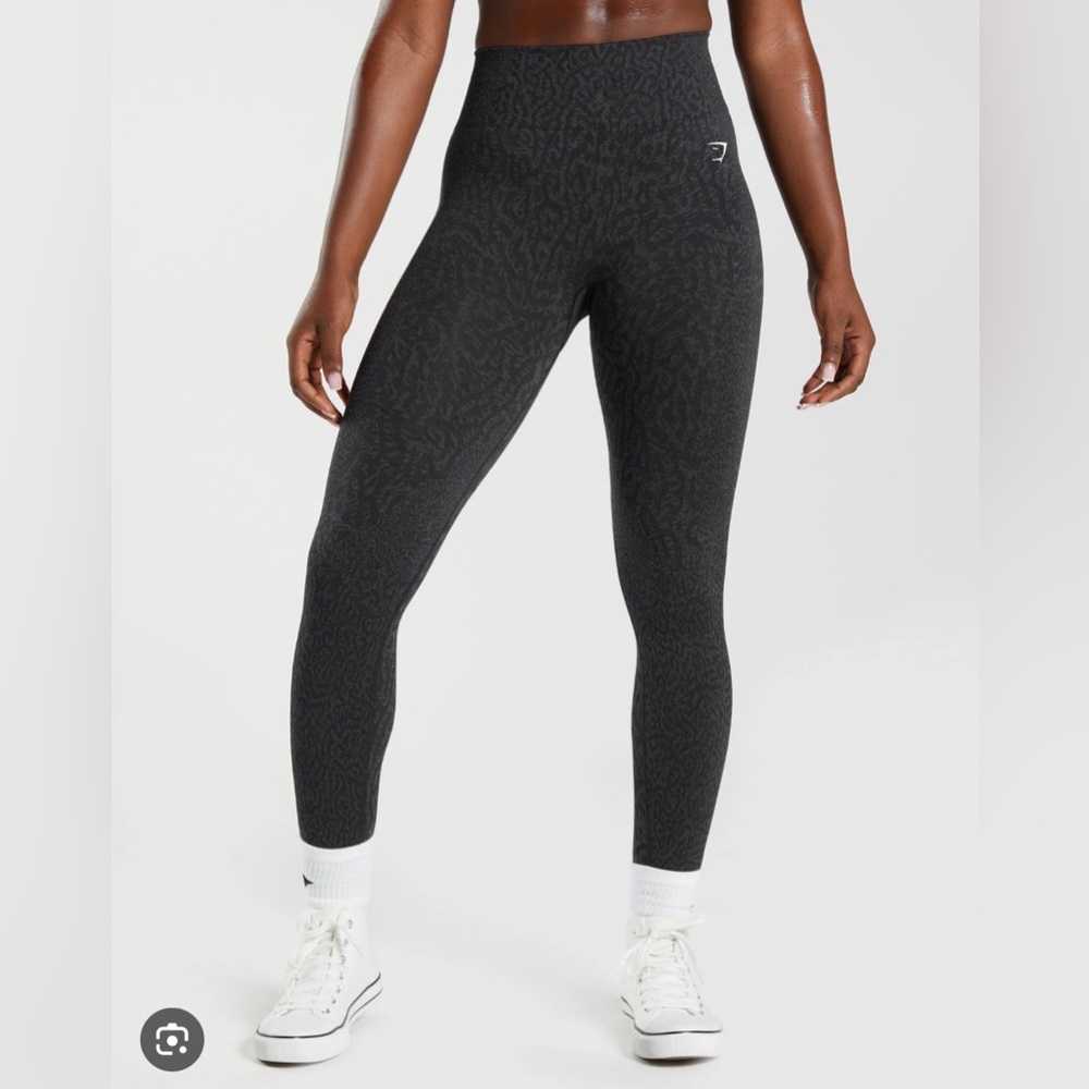 LIKE NEW Gymshark Adapt Seamless Leopard Legging